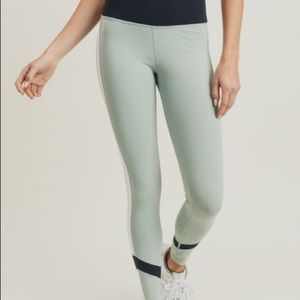 NWOT Mono B Leggings